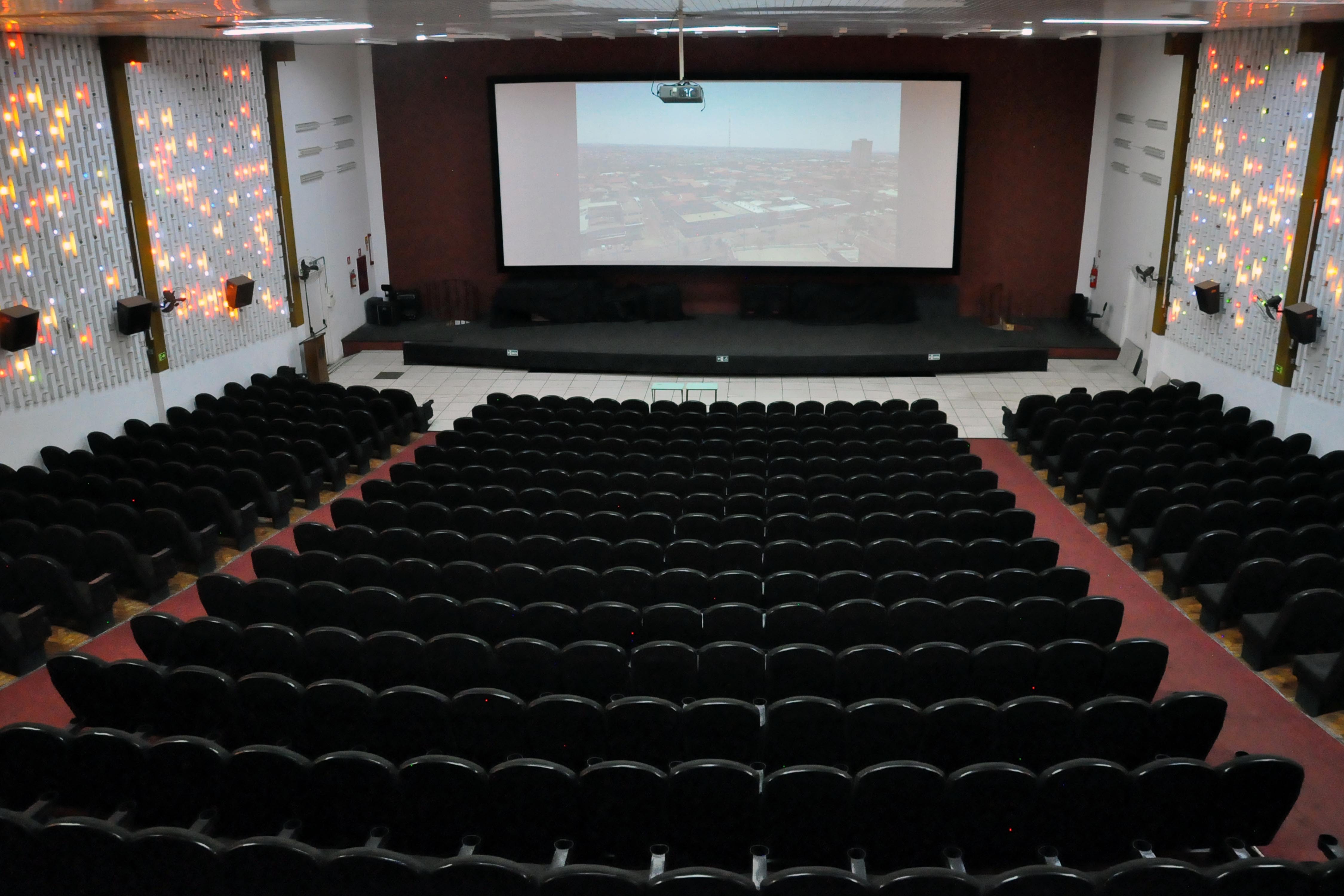 Londrinenses relembram momentos marcantes no Cine Com-Tour