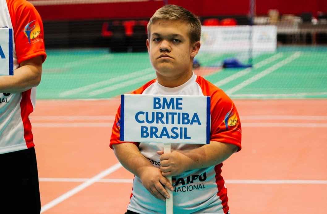 Do sedentarismo à promessa do parabadminton